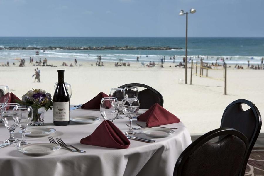 Renaissance Tel Aviv Hotel Exterior foto