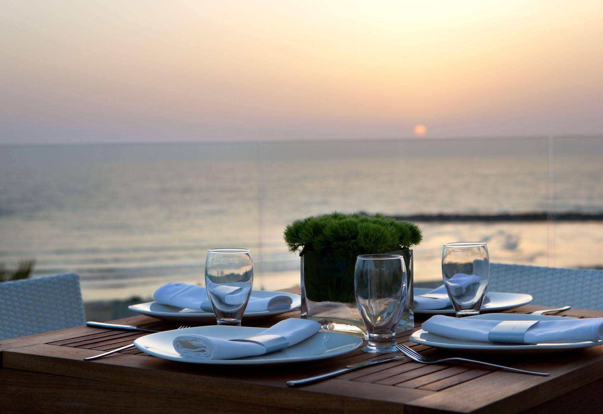 Renaissance Tel Aviv Hotel Exterior foto